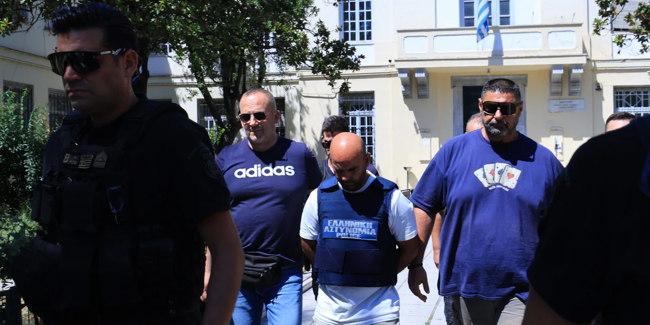 Βόλος: «Δεν είχα σχεδιάσει να τη σκοτώσω, ήθελα μόνο να την τρομάξω», λέει τώρα ο 40χρονος συζυγοκτόνος Βόλος: «Δεν είχα σχεδιάσει να τη σκοτώσω, ήθελα μόνο να την τρομάξω», λέει τώρα ο 40χρονος συζυγοκτόνος