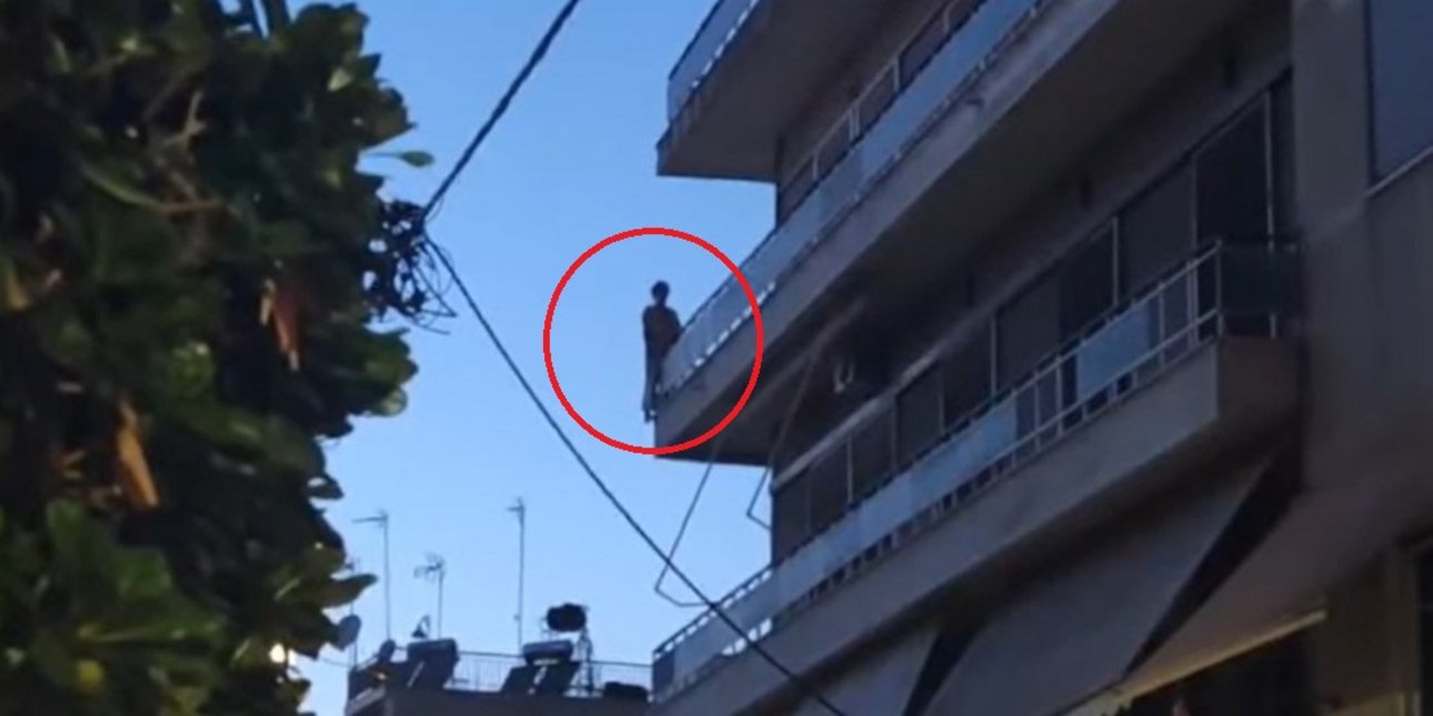 Τραγωδία στο Αγρίνιο: Γυναίκα έκανε βουτιά θανάτου από τον 4ο όροφο πολυκατοικίας, βίντεο-σοκ Τραγωδία στο Αγρίνιο: Γυναίκα έκανε βουτιά θανάτου από τον 4ο όροφο πολυκατοικίας, βίντεο-σοκ