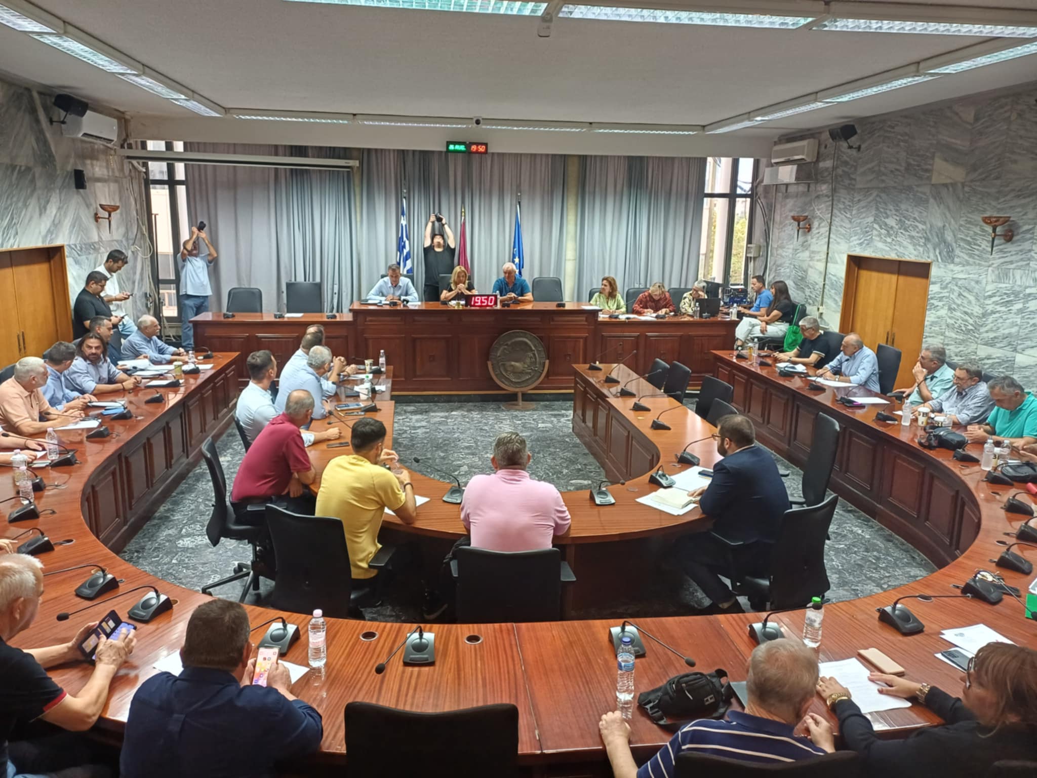 Η εμποροπανήγυρη στο επίκεντρο της σημερινής συνεδρίασης του Δημοτικού Συμβουλίου Λαρισαίων (ΦΩΤΟ) Η εμποροπανήγυρη στο επίκεντρο της σημερινής συνεδρίασης του Δημοτικού Συμβουλίου Λαρισαίων (ΦΩΤΟ)