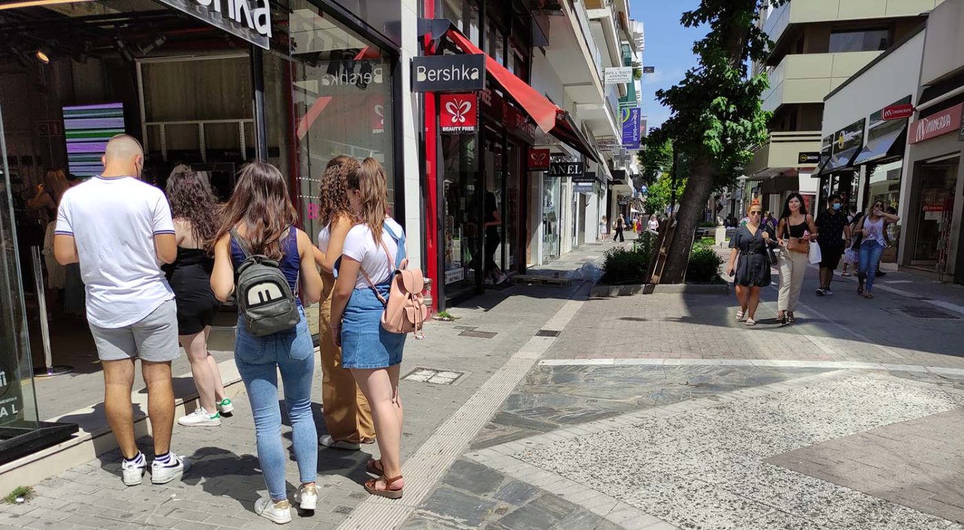 Ανοιχτά και πάλι τα Σάββατα στη Λάρισα τα εμπορικά καταστήματα