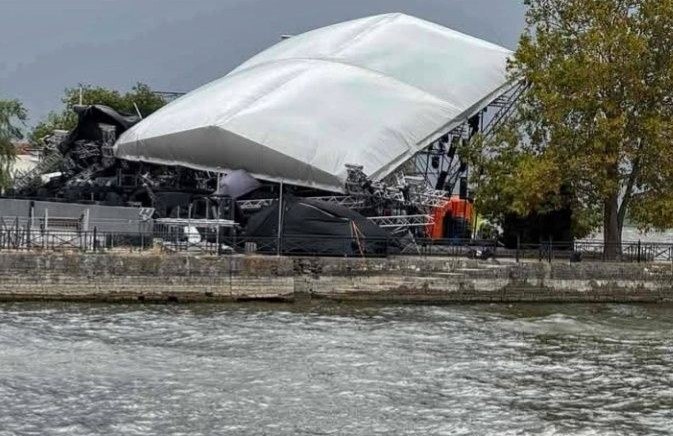 Ιωάννινα: Ισχυρό μπουρίνι παρέσυρε τη σκηνή της προγραμματισμένης συναυλίας με Βίσση, Ρέμο και Μάστορα Ιωάννινα: Ισχυρό μπουρίνι παρέσυρε τη σκηνή της προγραμματισμένης συναυλίας με Βίσση, Ρέμο και Μάστορα