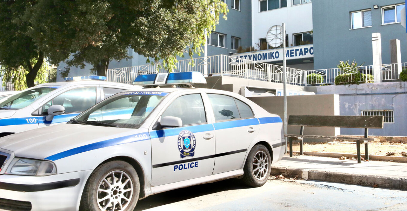 Επιχείρηση της ΕΛΑΣ στην Κρήτη – Συλλήψεις αστυνομικών, στρατιωτικών, επιχειρηματιών για συμμετοχή σε εγκληματική οργάνωση Επιχείρηση της ΕΛΑΣ στην Κρήτη – Συλλήψεις αστυνομικών, στρατιωτικών, επιχειρηματιών για συμμετοχή σε εγκληματική οργάνωση