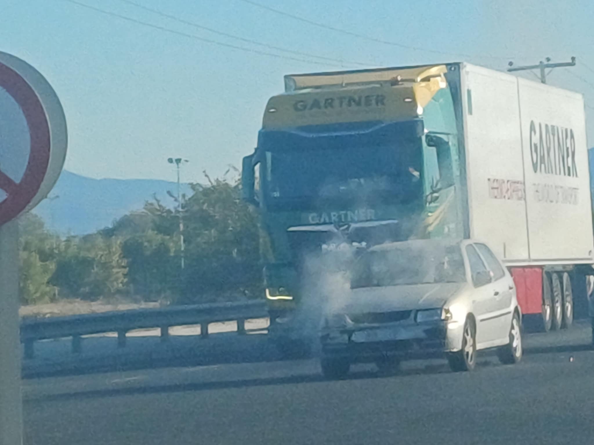 Λάρισα: Αυτοκίνητο πήρε φωτιά εν κινήσει - Συναγερμός στην Πυροσβεστική (ΦΩΤΟ) Λάρισα: Αυτοκίνητο πήρε φωτιά εν κινήσει - Συναγερμός στην Πυροσβεστική (ΦΩΤΟ)