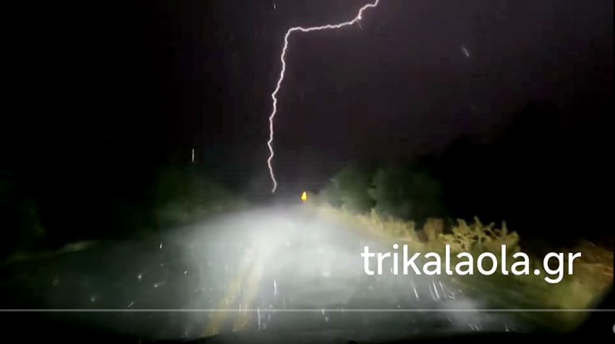 Τρίκαλα: Iσχυρή καταιγίδα με κεραυνούς και τόνους νερού (βίντεο) Τρίκαλα: Iσχυρή καταιγίδα με κεραυνούς και τόνους νερού (βίντεο)