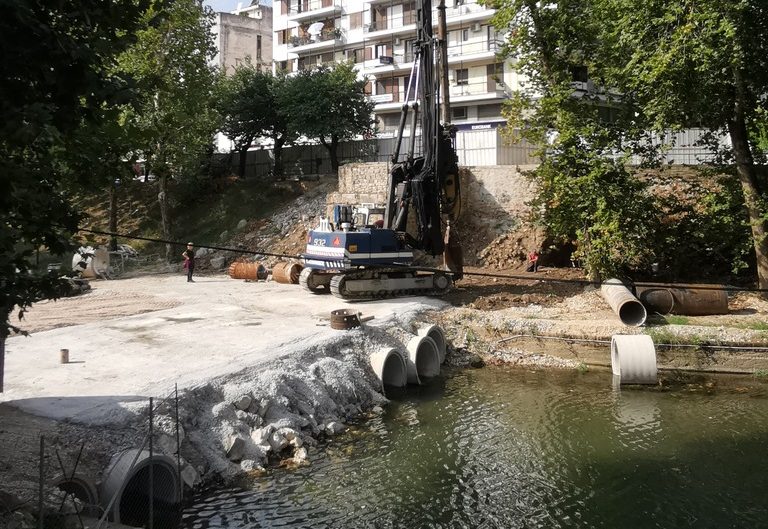 Άρχισαν οι εργασίες για την ανακατασκευή της πεζογέφυρας Μαρούγγαινας στα Τρίκαλα Άρχισαν οι εργασίες για την ανακατασκευή της πεζογέφυρας Μαρούγγαινας στα Τρίκαλα