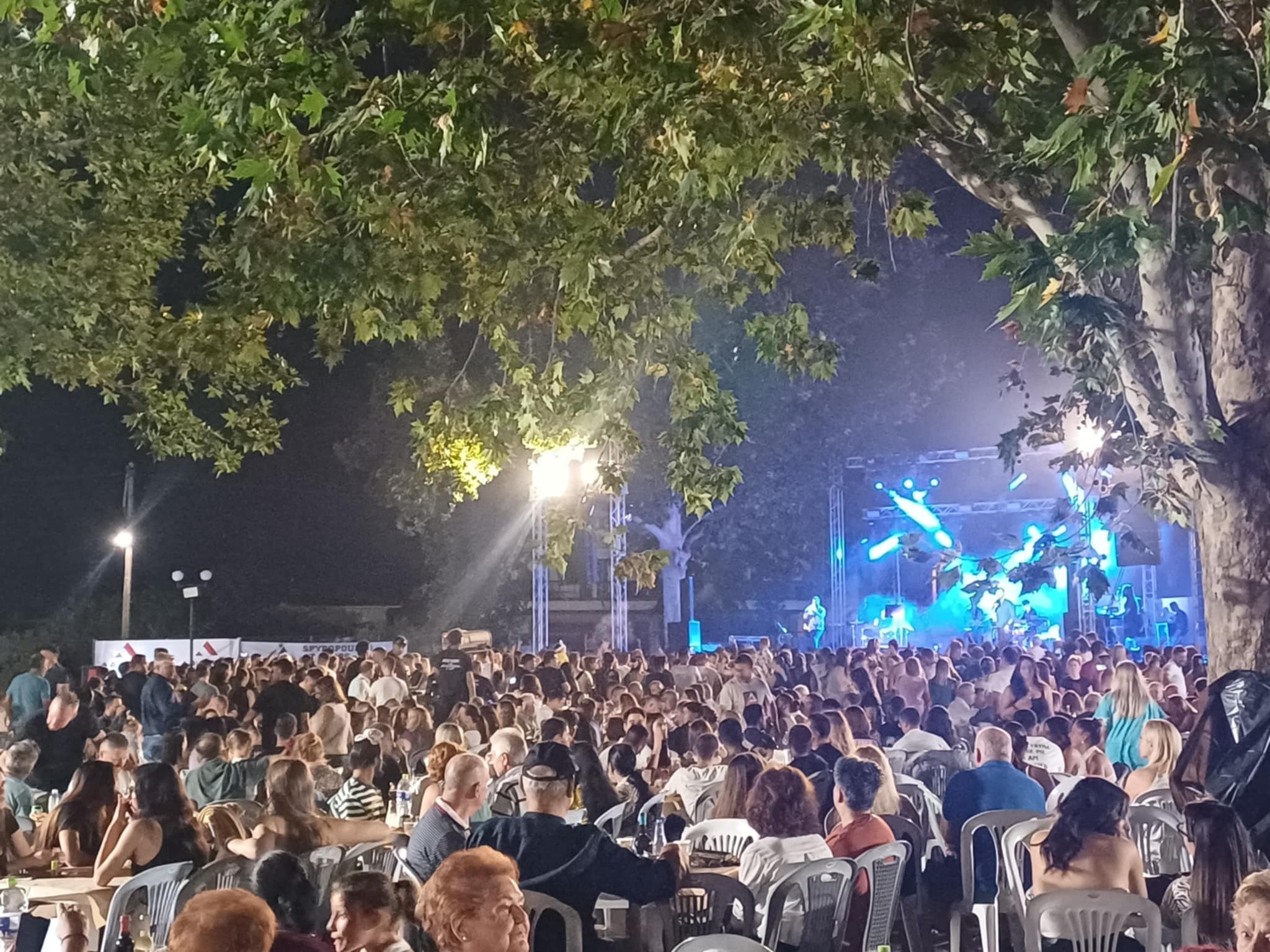 Με Μιχάλη Χατζηγιάννη και πλήθος κόσμου άνοιξε τις πύλες της η Γιορτή Κρασιού Αμπελώνα (ΦΩΤΟ-ΒΙΝΤΕΟ) Με Μιχάλη Χατζηγιάννη και πλήθος κόσμου άνοιξε τις πύλες της η Γιορτή Κρασιού Αμπελώνα (ΦΩΤΟ-ΒΙΝΤΕΟ)