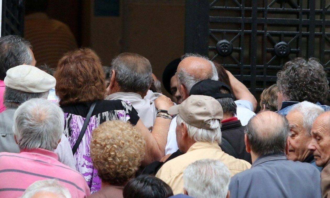 Έξτρα αύξηση έως και 55 ευρώ για εργαζόμενους συνταξιούχους Έξτρα αύξηση έως και 55 ευρώ για εργαζόμενους συνταξιούχους