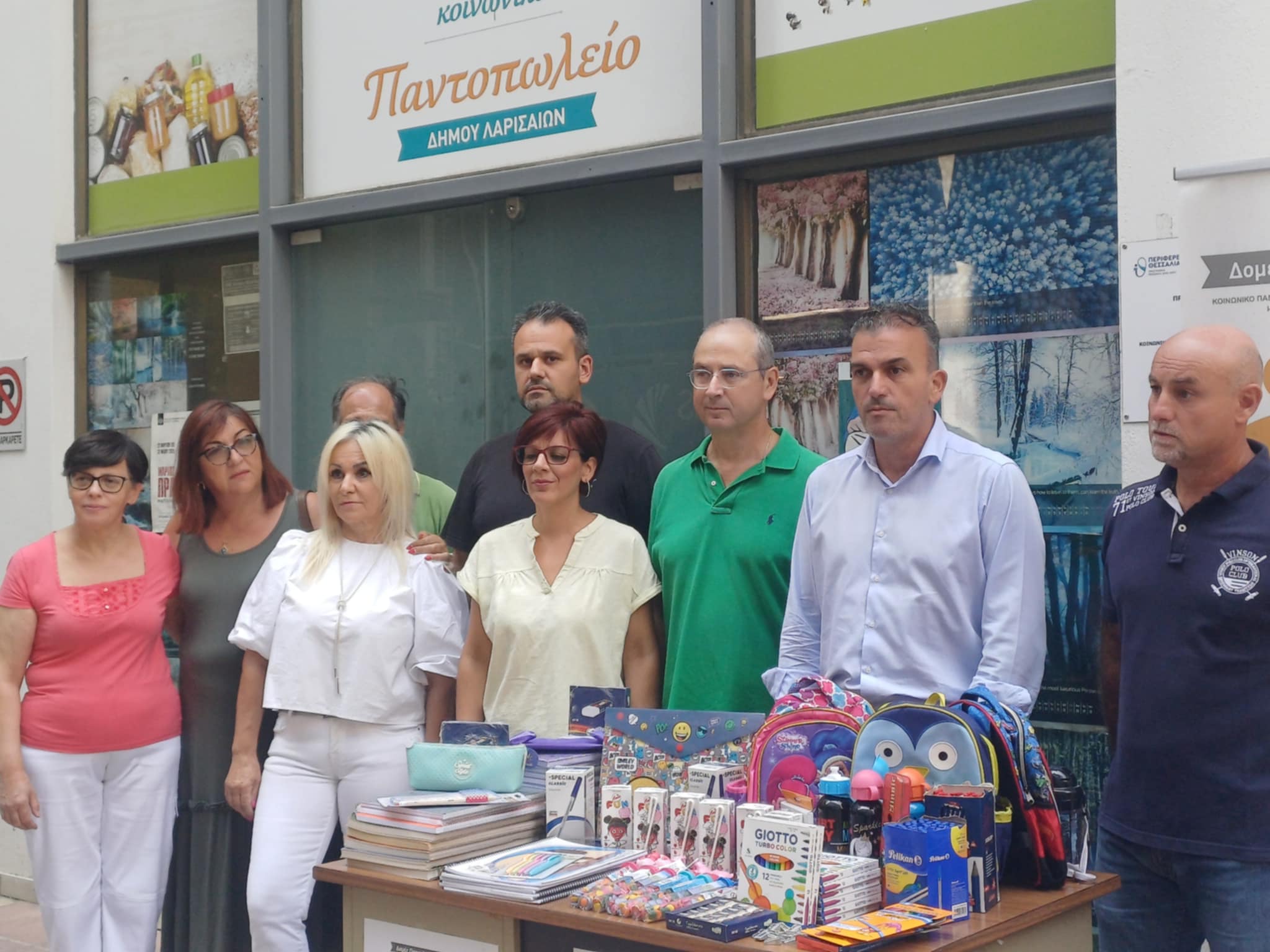 Σχολικά είδη σε παιδιά από το Κοινωνικό Παντοπωλείο του Δήμου Λαρισαίων (ΦΩΤΟ) Σχολικά είδη σε παιδιά από το Κοινωνικό Παντοπωλείο του Δήμου Λαρισαίων (ΦΩΤΟ)