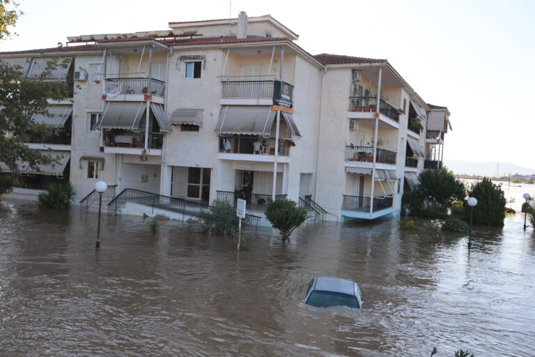 Διαμαρτύρονται οι πλημμυροπαθείς των Εργατικών Κατοικιών Γιάννουλης για διακοπή της μεταφοράς παιδιών στο βρεφονηπιακό Διαμαρτύρονται οι πλημμυροπαθείς των Εργατικών Κατοικιών Γιάννουλης για διακοπή της μεταφοράς παιδιών στο βρεφονηπιακό