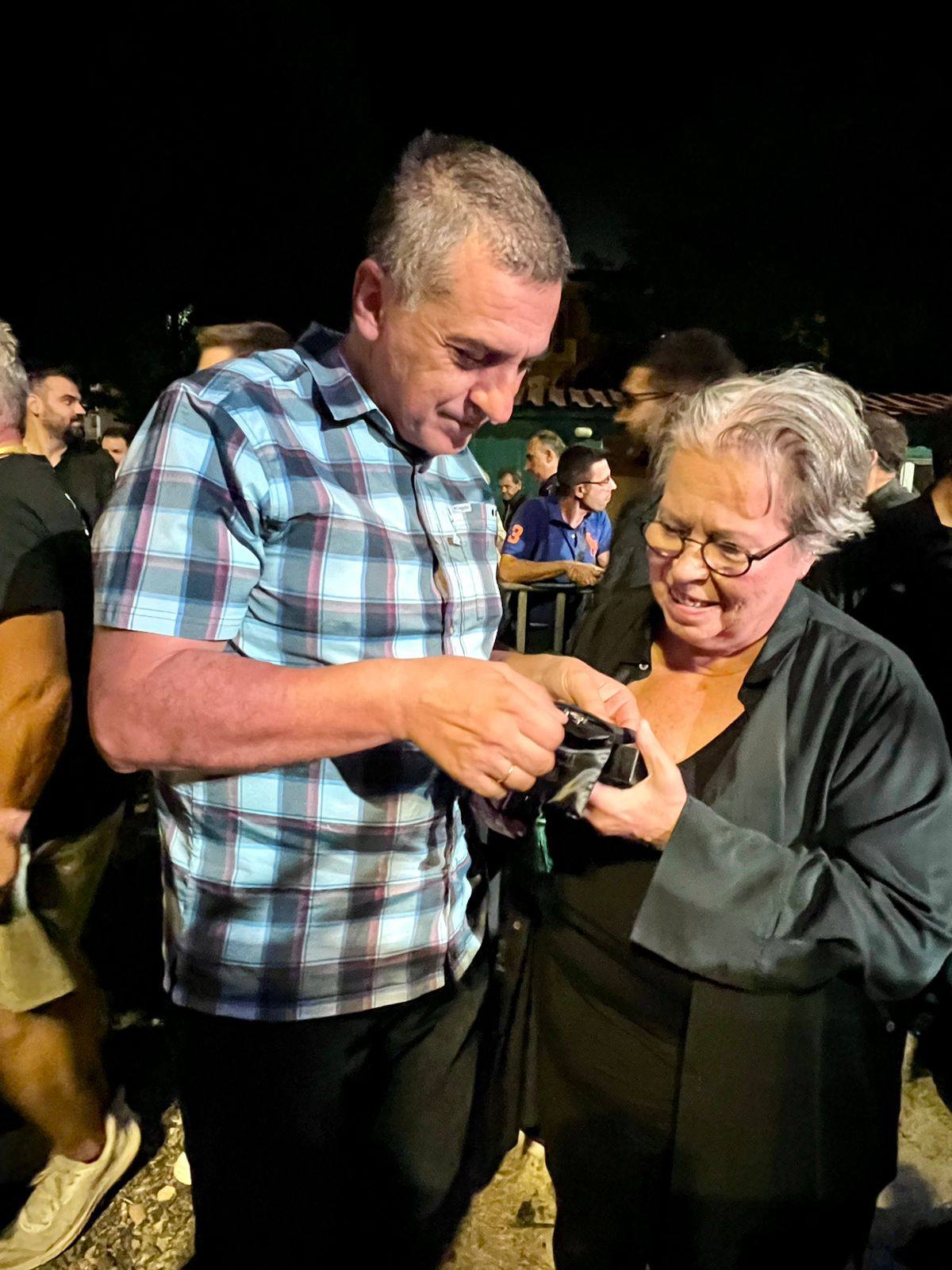 Όταν ο Κουρετας...γνώρισε τη Δήμητρα Γαλάνη στη συναυλία της στα Τρίκαλα Όταν ο Κουρετας...γνώρισε τη Δήμητρα Γαλάνη στη συναυλία της στα Τρίκαλα
