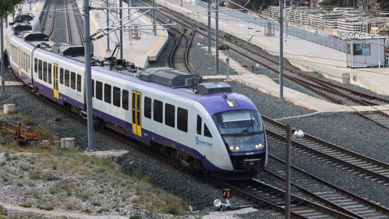 ΟΣΕ: Εντός χρονοδιαγράμματος τα σιδηροδρομικά έργα αποκατάστασης στη Θεσσαλία