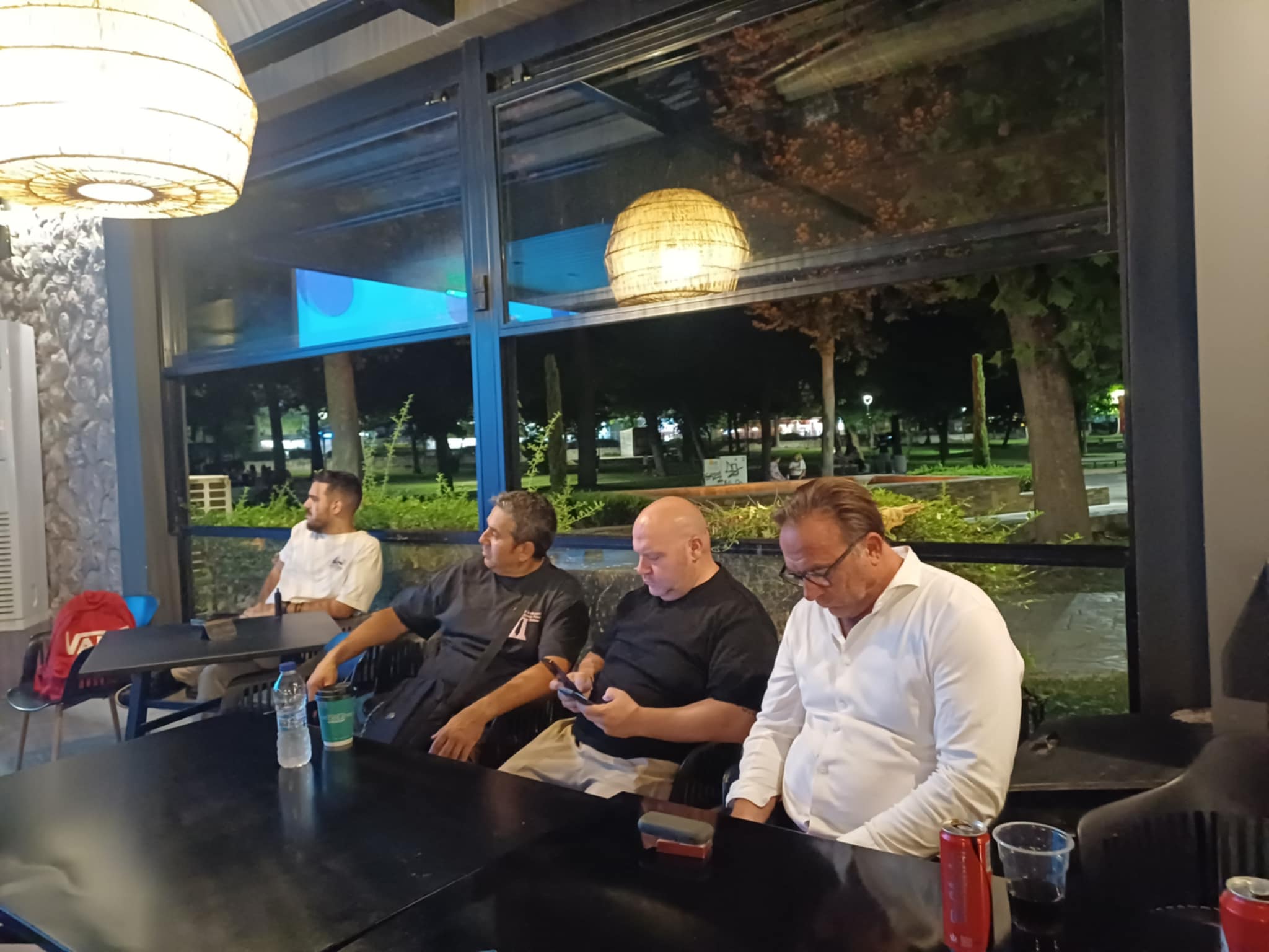 Στη Λάρισα είδε την εθνική ο Πέτρος Κόκκαλης - Λαρισαίοι παρακολούθησαν τον ημιτελικό στο Κηποθέατρο Αλκαζάρ (ΦΩΤΟ)