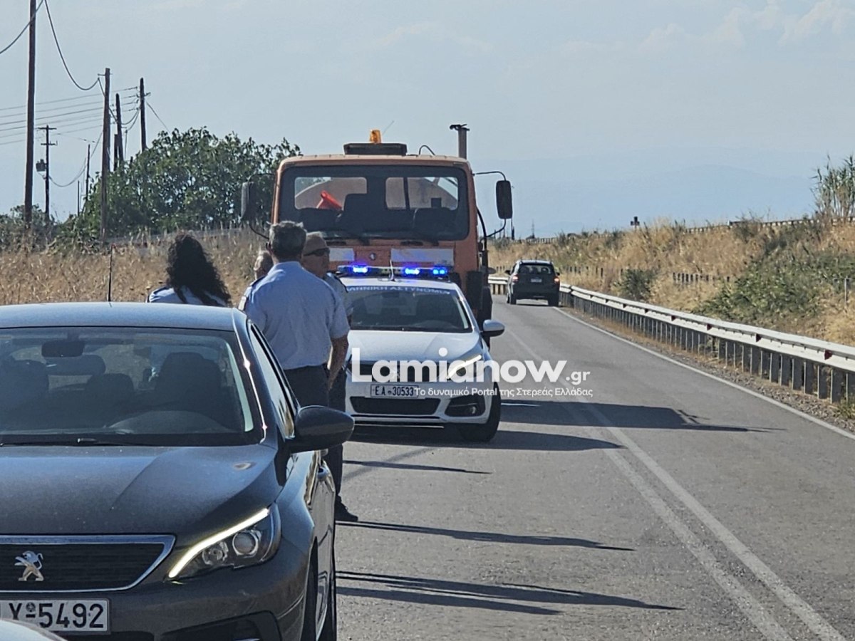 Καμένα Βούρλα: Ξέσπασε φωτιά, σηκώθηκαν τρία εναέρια Καμένα Βούρλα: Ξέσπασε φωτιά, σηκώθηκαν τρία εναέρια