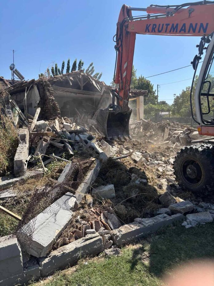 Δήμος Παλαμά: Συνεχίζεται η κατεδάφιση και απομάκρυνση σπιτιών που είχαν πληγεί από τον «Ντάνιελ»