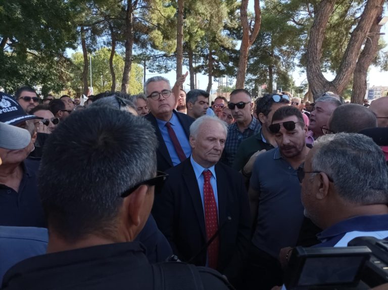 Σέρρες: Ένταση στη συνάντηση αγροτών με τον Υφυπουργό Αγροτικής Ανάπτυξης για το θέμα του ΑΤΑΚ Σέρρες: Ένταση στη συνάντηση αγροτών με τον Υφυπουργό Αγροτικής Ανάπτυξης για το θέμα του ΑΤΑΚ