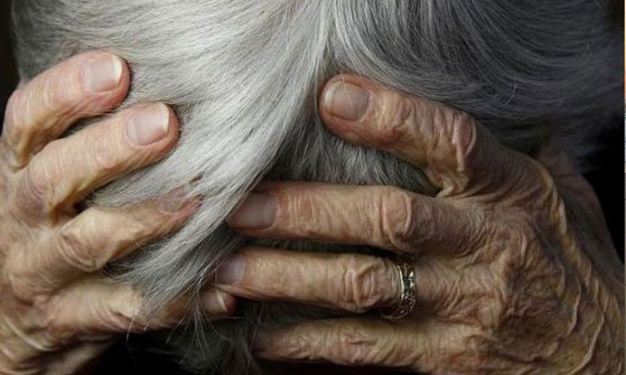 Τρίκαλα: Ξεγέλασαν γυναίκα που τους παρέδωσε κοσμήματα και χρυσαφικά Τρίκαλα: Ξεγέλασαν γυναίκα που τους παρέδωσε κοσμήματα και χρυσαφικά