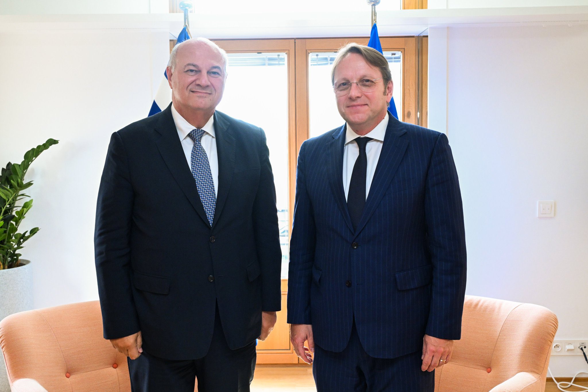 Κ. Τσιάρας στον Ευρωπαίο Επίτροπο Υγείας: «Eπιστημονική τεκμηρίωση πριν από απόφαση για ενδεχόμενη εμβολιαστική εκστρατεία»