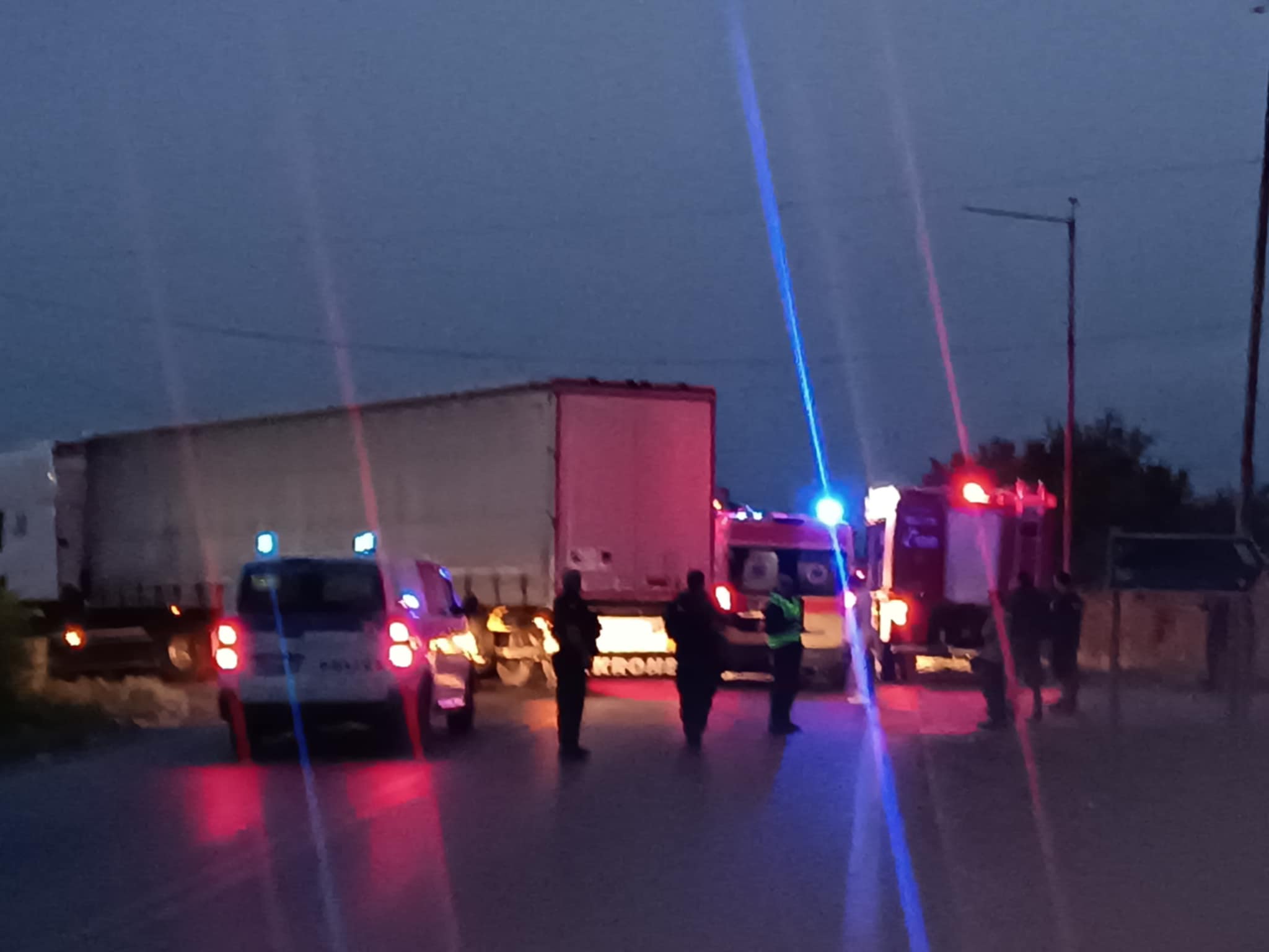 Σοβαρό τροχαίο στην ΠΕΟ Λάρισας- Βόλου στο Μόδεστο: σύγκρουση νταλίκας με ΙΧ-κατέληξε ο εγκλωβισμένος οδηγός (ΦΩΤΟ+video)