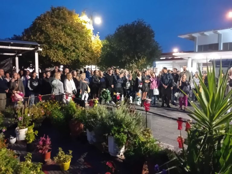 Συγκέντρωση αλληλεγγύης στον Πάνο Ρούτσι  στη Λάρισα παρά τη βροχή (ΦΩΤΟ)
