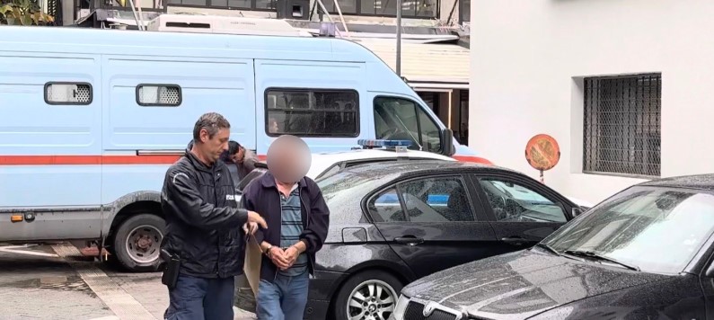 Λάρισα: Παραδόθηκαν τα δύο αδέλφια που αναζητούνταν για την υπόθεση με τις λίρες