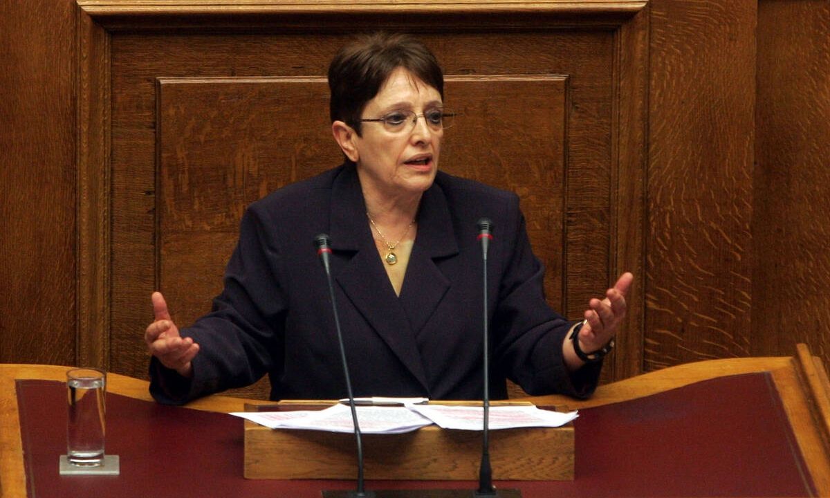 Στο νοσοκομείο η Αλέκα Παπαρήγα - Το «ευχαριστώ» στους θεράποντες ιατρούς Στο νοσοκομείο η Αλέκα Παπαρήγα - Το «ευχαριστώ» στους θεράποντες ιατρούς