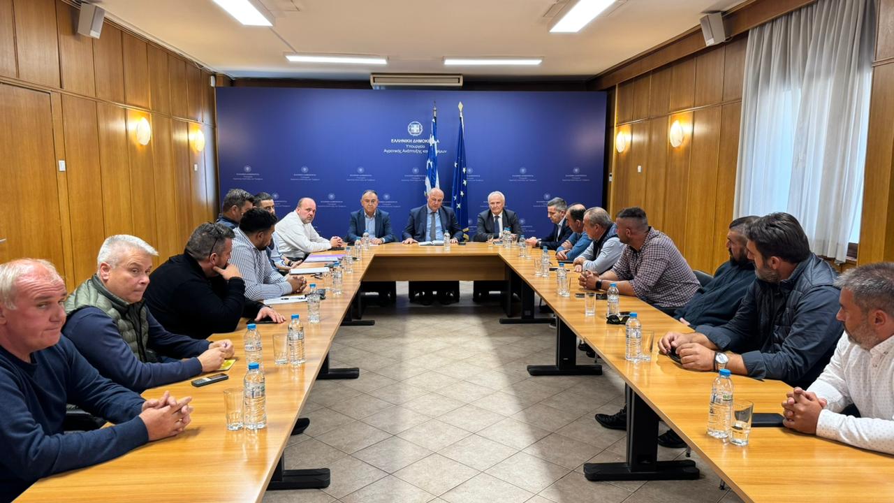 Κώστας Τσιάρας μετά τη συνάντηση με αγρότες Λάρισας: Ξεκινά σειρά πληρωμών προς τους παραγωγούς Κώστας Τσιάρας μετά τη συνάντηση με αγρότες Λάρισας: Ξεκινά σειρά πληρωμών προς τους παραγωγούς