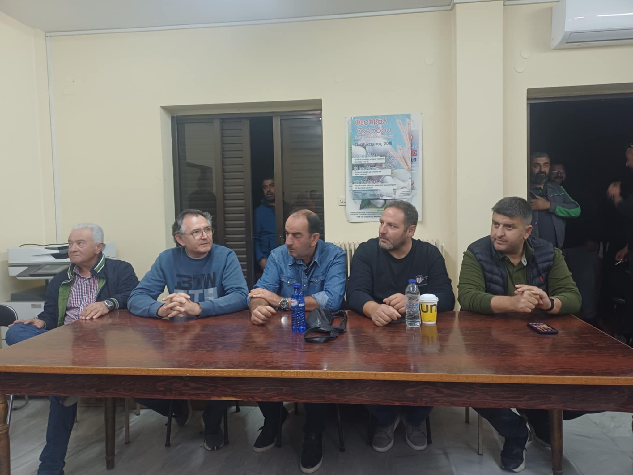 Βγάζουν τρακτέρ και ετοιμάζουν μπλόκα αγρότες και κτηνοτρόφοι της Λάρισαας (ΦΩΤΟ) Βγάζουν τρακτέρ και ετοιμάζουν μπλόκα αγρότες και κτηνοτρόφοι της Λάρισαας (ΦΩΤΟ)