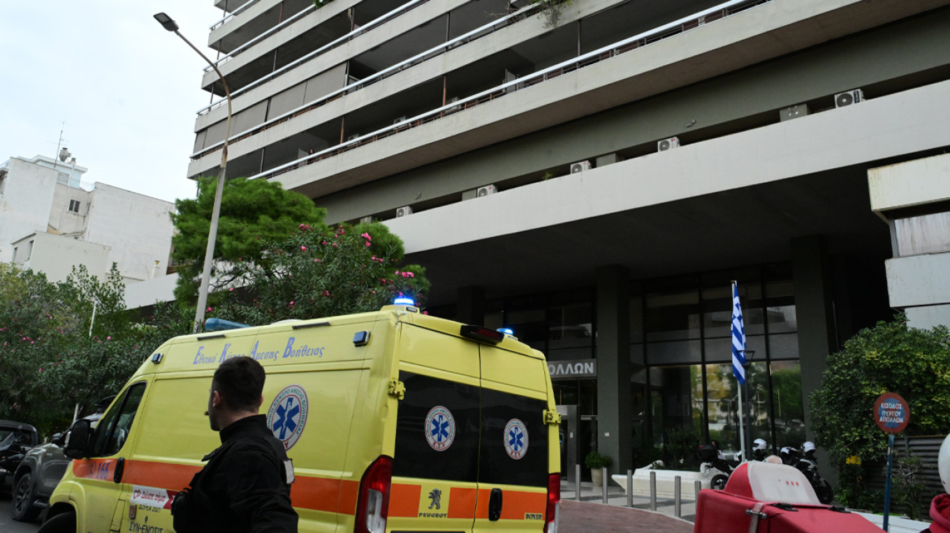 Περίμενε το δεύτερο παιδί του ο 44χρονος που έπεσε από τον Πύργο Απόλλων - Άγνωστο τι τον οδήγησε στην πράξη του