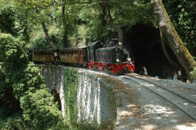 Έκτακτα δρομολόγια για το τρενάκι του Πηλίου λόγω 28ης Οκτωβρίου Έκτακτα δρομολόγια για το τρενάκι του Πηλίου λόγω 28ης Οκτωβρίου