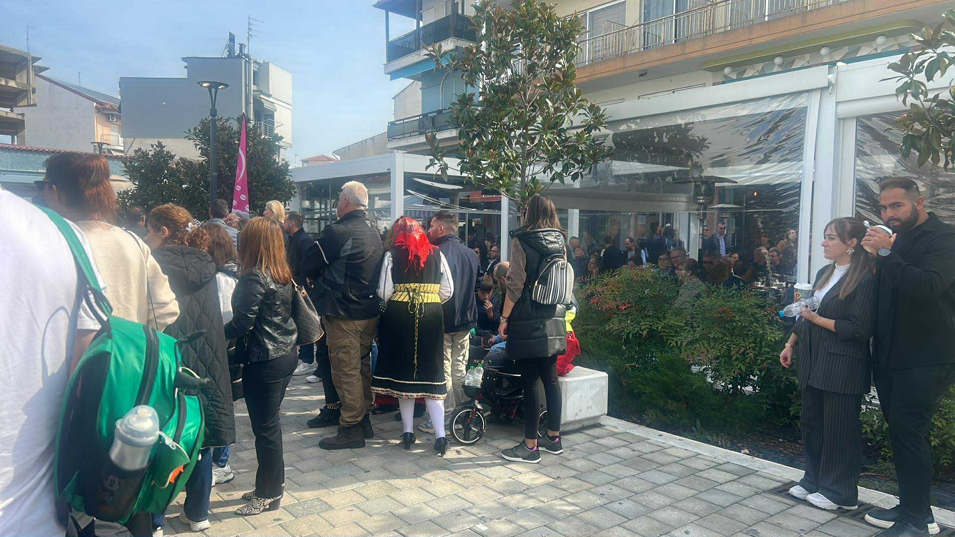 Γλέντι με δημοτικά και χορούς στην κεντρική πλατεία Τυρνάβου στη Γιορτή τσίπουρου και αποσταγμάτων (ΦΩΤΟ+video) Γλέντι με δημοτικά και χορούς στην κεντρική πλατεία Τυρνάβου στη Γιορτή τσίπουρου και αποσταγμάτων (ΦΩΤΟ+video)