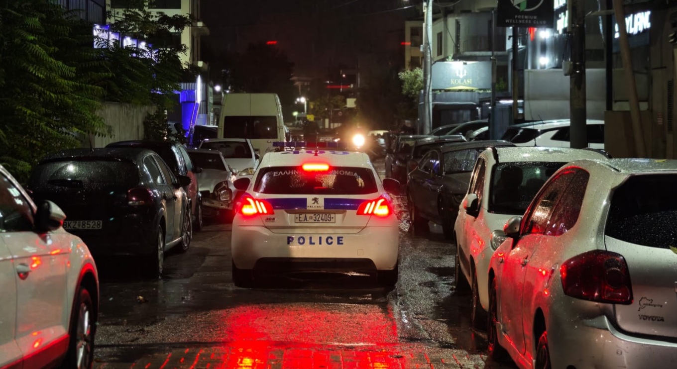 Με μαχαιριά στην κοιλιά δολοφονήθηκε ο 37χρονος έξω από νυχτερινό κέντρο στο Περιστέρι Με μαχαιριά στην κοιλιά δολοφονήθηκε ο 37χρονος έξω από νυχτερινό κέντρο στο Περιστέρι