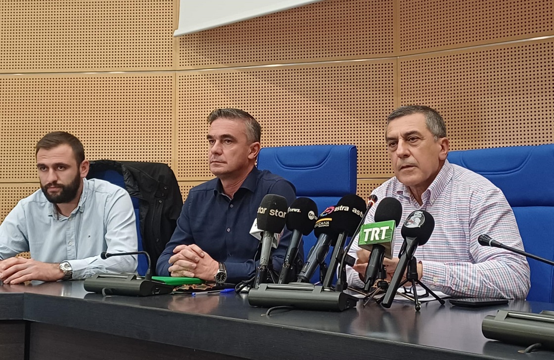Κουρέτας: Εμβολιαστικό πρόγραμμα για την ευλογιά προτείνουν και οι Βρυξέλλες- να μη θανατωθούν άλλα ζώα (ΦΩΤΟ+ video) Κουρέτας: Εμβολιαστικό πρόγραμμα για την ευλογιά προτείνουν και οι Βρυξέλλες- να μη θανατωθούν άλλα ζώα (ΦΩΤΟ+ video)