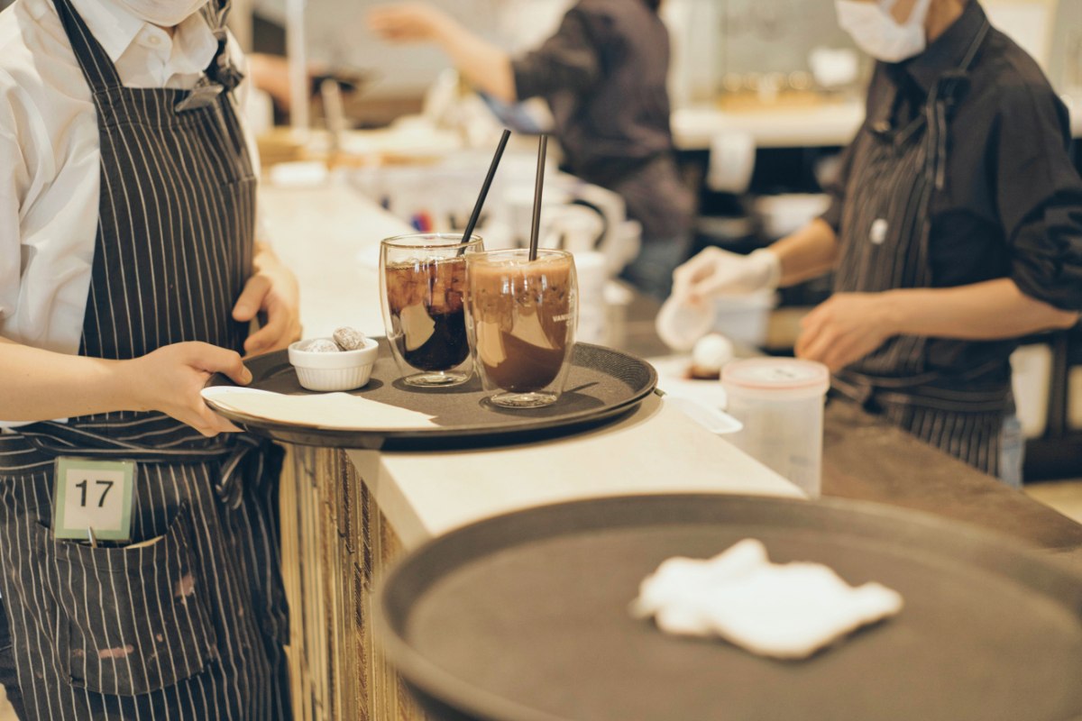The café economy: Πώς η Ελλάδα μετασχηματίζεται σε «Οικονομία των Καφετεριών» – Αποκαλυπτική μελέτη για το LSE The café economy: Πώς η Ελλάδα μετασχηματίζεται σε «Οικονομία των Καφετεριών» – Αποκαλυπτική μελέτη για το LSE