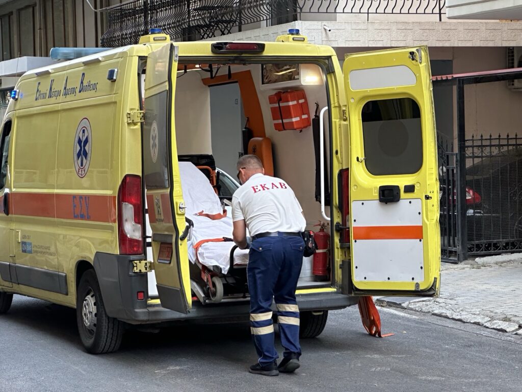 Τραγωδία σε χωριό της Ελασσόνας: χρονος καταπλακώθηκε από δέντρο που έκοβε – Νεκρός ένας 58χρονος