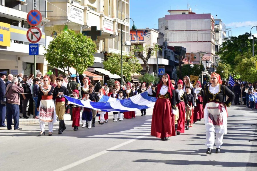 Τακούδης: Παρέλαση με λιακάδα την Τρίτη στη Λάρισα, βροχές τη Δευτέρα στη Θεσσαλία (video) Τακούδης: Παρέλαση με λιακάδα την Τρίτη στη Λάρισα, βροχές τη Δευτέρα στη Θεσσαλία (video)