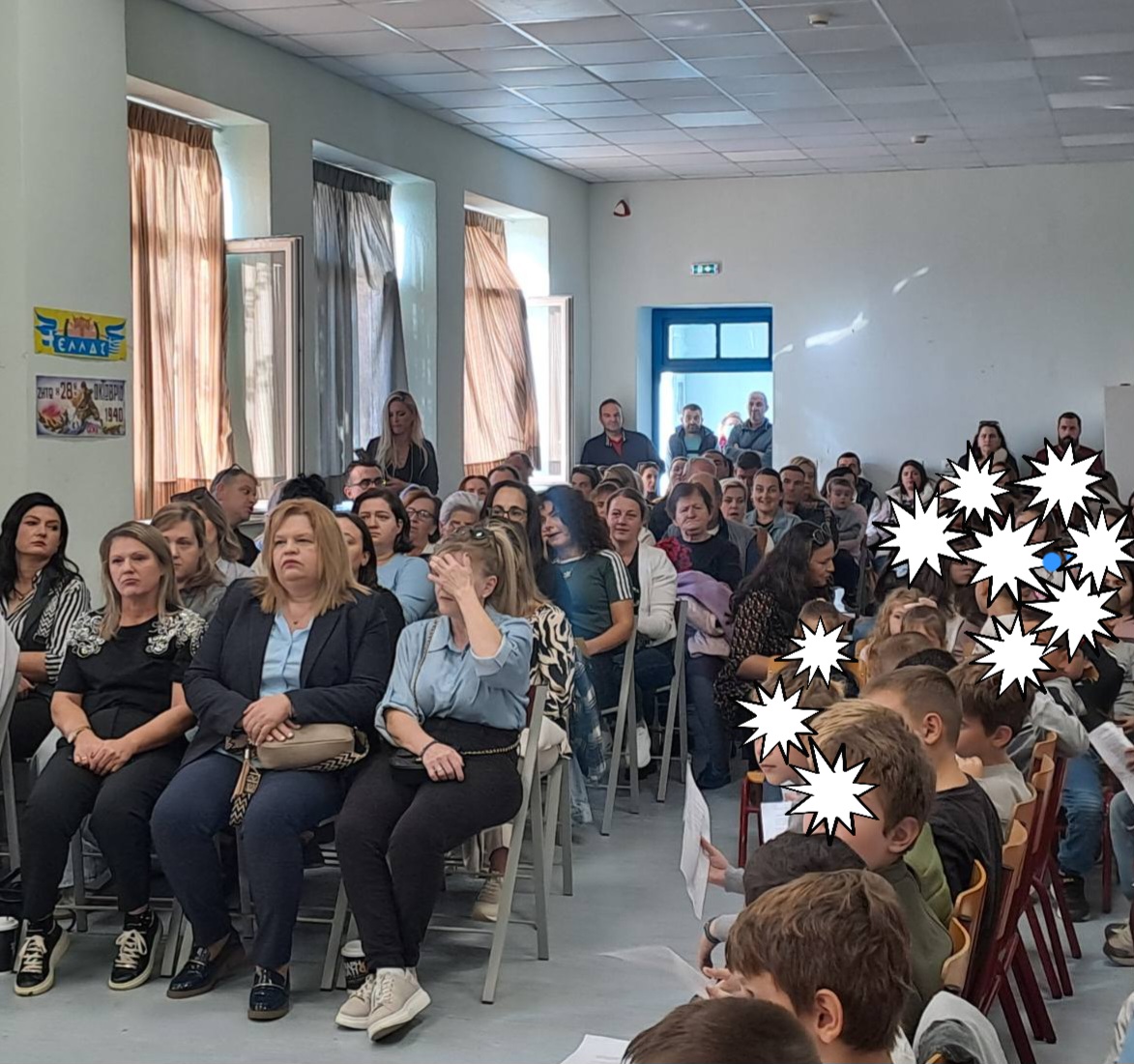 Ο δήμαρχος Τεμπών Γ. Μανώλης στην εορτή για την 28η Οκτωβρίου στο Δημοτικό Σχολείο Μακρυχωρίου