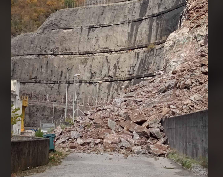 Μεγάλη κατολίσθηση στον Υδροηλεκτρικό Σταθμό της Γλύστρας Μεσοχώρας (φωτ.)
