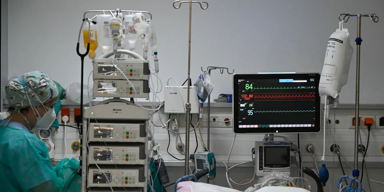 Κορωπί: 22χρονος κατάπιε ολόκληρο μπέργκερ κάνοντας challenge -Νοσηλεύεται σε ΜΕΘ, δίνει μάχη για τη ζωή του