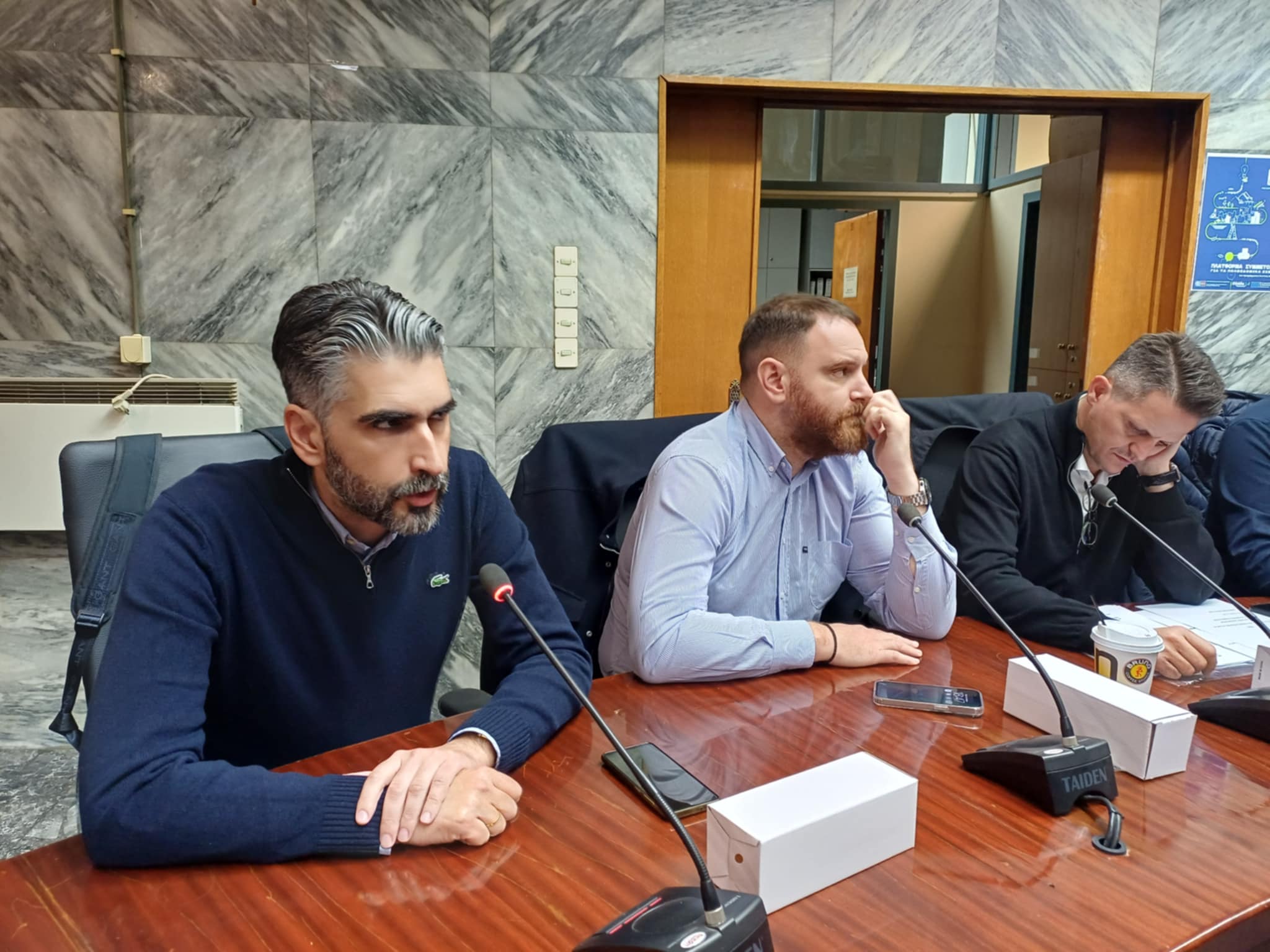 Έντονη αντιπαράθεση στο δημοτ. συμβούλιο Λάρισας για το κόστος των Χριστουγεγννιάτικων εκδηλώσεων (ΦΩΤΟ)