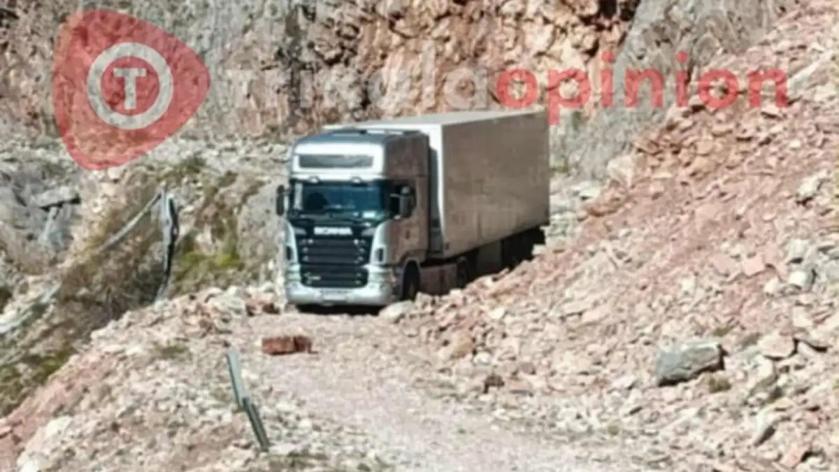 Τρίκαλα: Οδηγός νταλίκας μπερδεύτηκε με το GPS και εγκλωβίστηκε σε χωματόδρομο – Δείτε φωτογραφίες