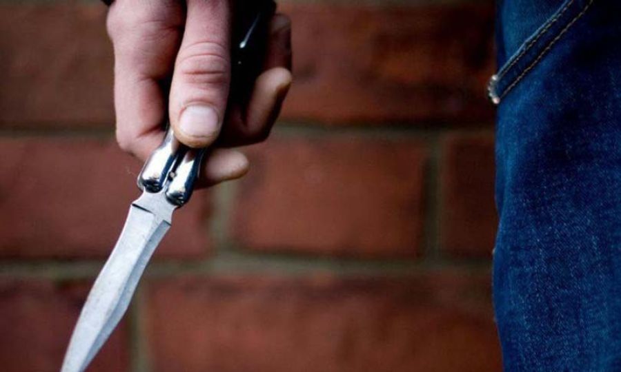 Τρόμος για γυναίκα στον Βόλο: τη λήστεψαν με μαχαίρι την ώρα που έμπαινε στην οικία της- δύο συλλήψεις