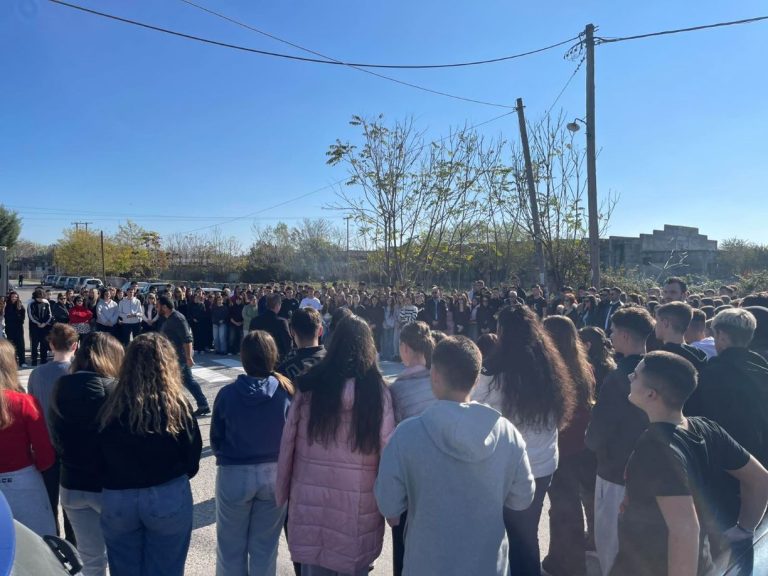 Στη μνήμη της Βάγιας Μπλέκα-Καρακώστα θύματος των Τεμπών ο Δήμος Τυρνάβου έδωσε το όνομα της σε δρόμο έξω από το Γεν. Λύκειο