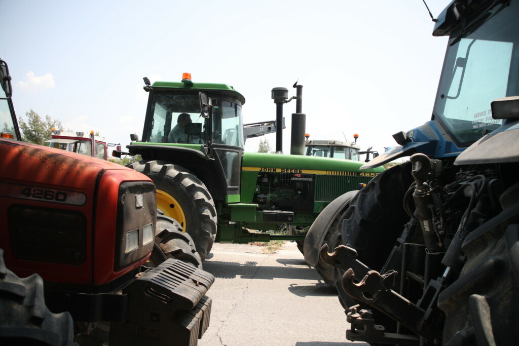 Οι αγρότες αποφασίζουν για μπλόκα – Πανθεσσαλική σύσκεψη στα Φάρσαλα