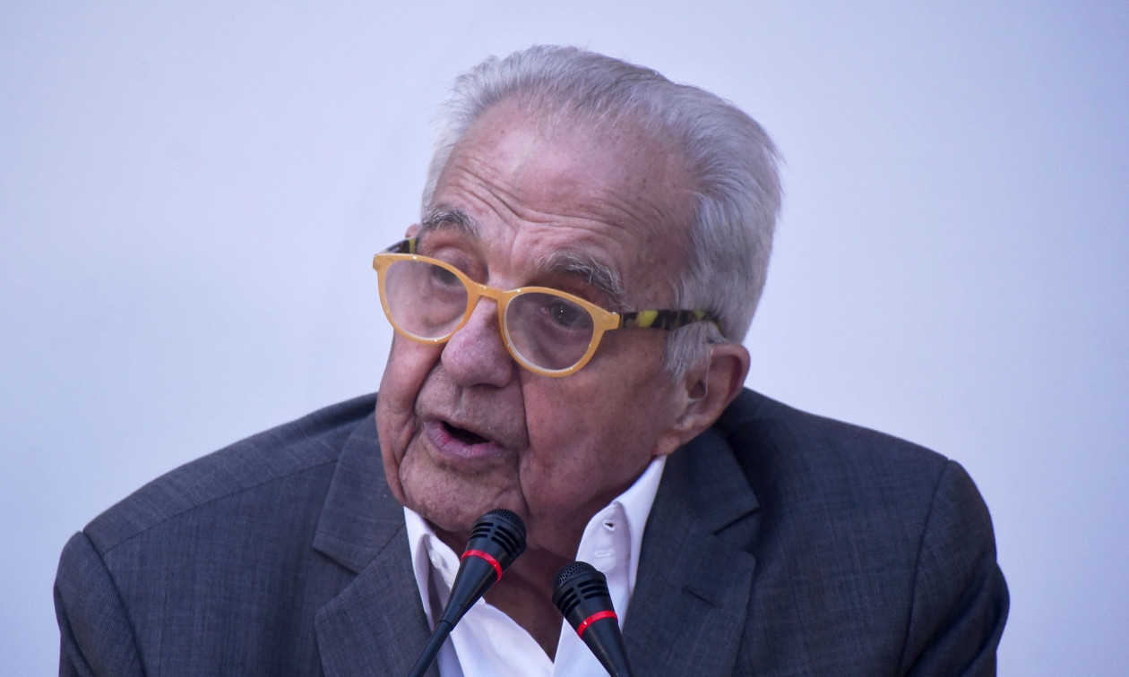 Πέθανε ο Αλέκος Φλαμπουράρης σε ηλικία 87 ετών Πέθανε ο Αλέκος Φλαμπουράρης σε ηλικία 87 ετών