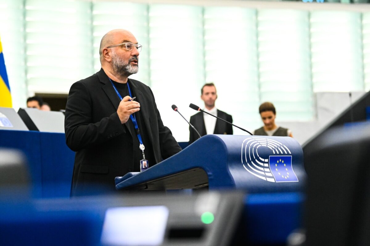 Σάκης Αρναούτογλου προς την Κυβέρνηση: «Μην παραπλανάτε τους κτηνοτρόφους για την ευλογιά και τη φέτα»