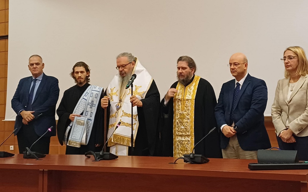 Τρισάγιο  στο αμφιθέατρο «Ιπποκράτης» της Ιατρικής Λάρισας στη μνήμη των δωρητών σώματος (ΦΩΤΟ+video)