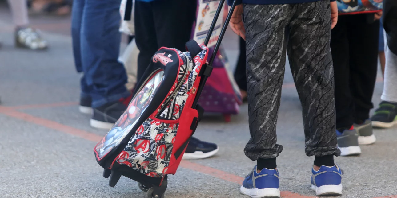 Ανήκουστο: Δασκάλα κατήγγειλε παιδί Α- Δημοτικού για θωπεία, επειδή ήθελε να της δείξει ζωγραφιά και την άγγιξε