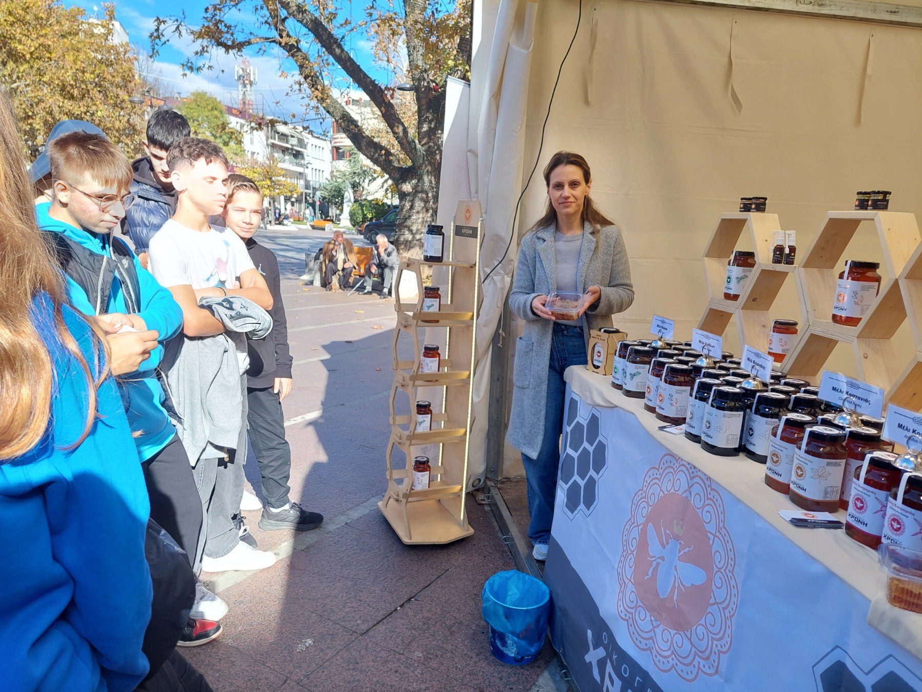 Το 12ο ΓΕΛ Λάρισας επισκέφθηκε την  9η Γιορτή Μελιού (ΦΩΤΟ)