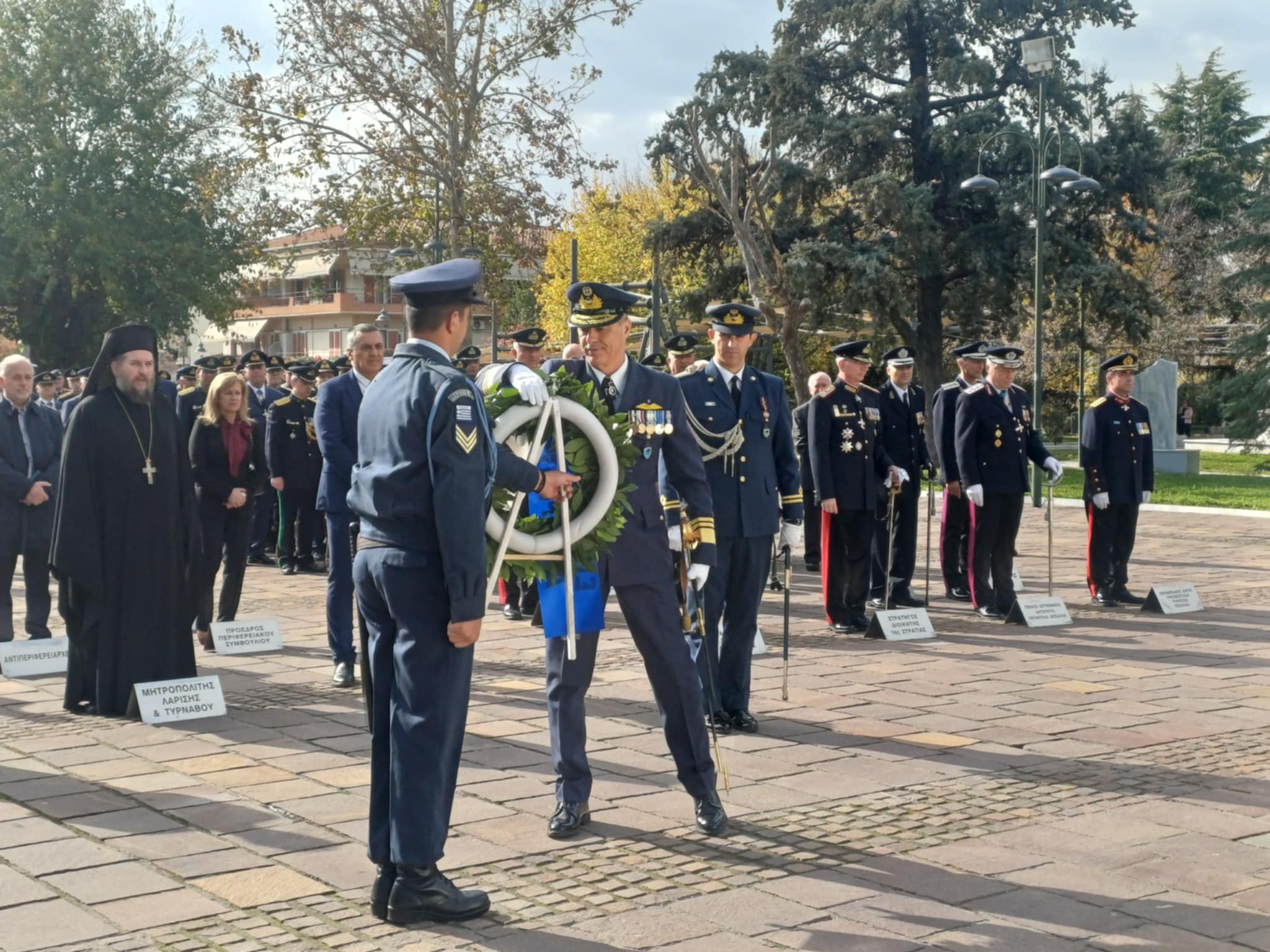 Η περιφέρεια τίμησε στη Λάρισα την ημέρα των Ενόπλων Δυνάμεων (ΦΩΤΟ+video)