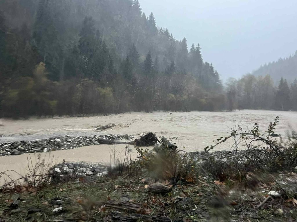 Σε κατάσταση εκτάκτου ανάγκης ο Δήμος Μετεώρων. Κόπηκαν δρόμοι-Έκλεισαν γέφυρες (ΦΩΤΟ)